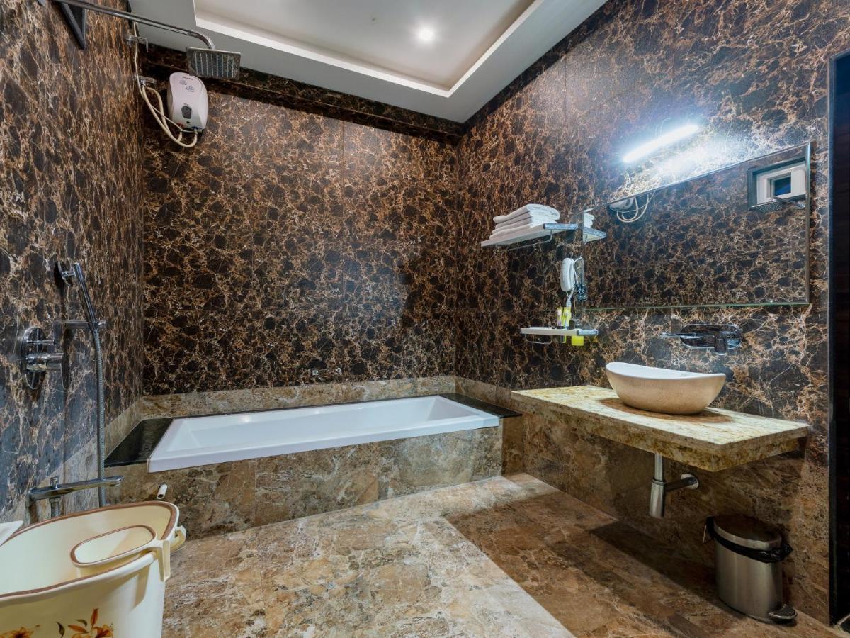Dhule Hotel Chandradeep Regency מראה חיצוני תמונה