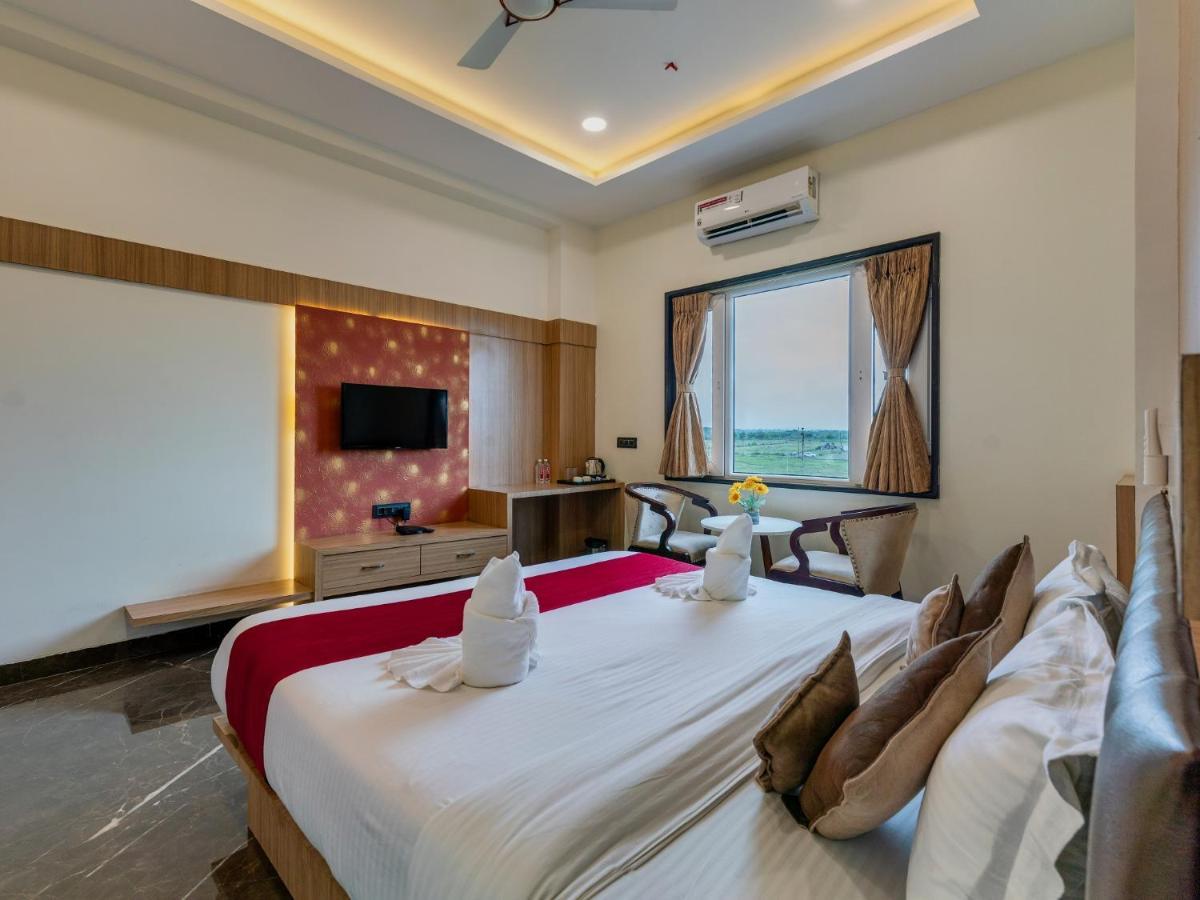 Dhule Hotel Chandradeep Regency מראה חיצוני תמונה