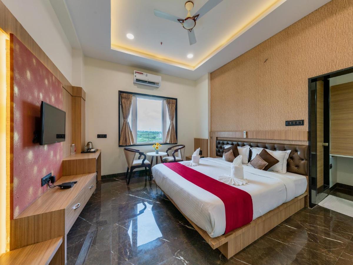 Dhule Hotel Chandradeep Regency מראה חיצוני תמונה